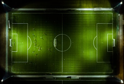 أرسنال ينتفض في الوقت القاتل ويتصدر الدوري الإنجليزي بهدفين متأخرين أمام أستون فيلا